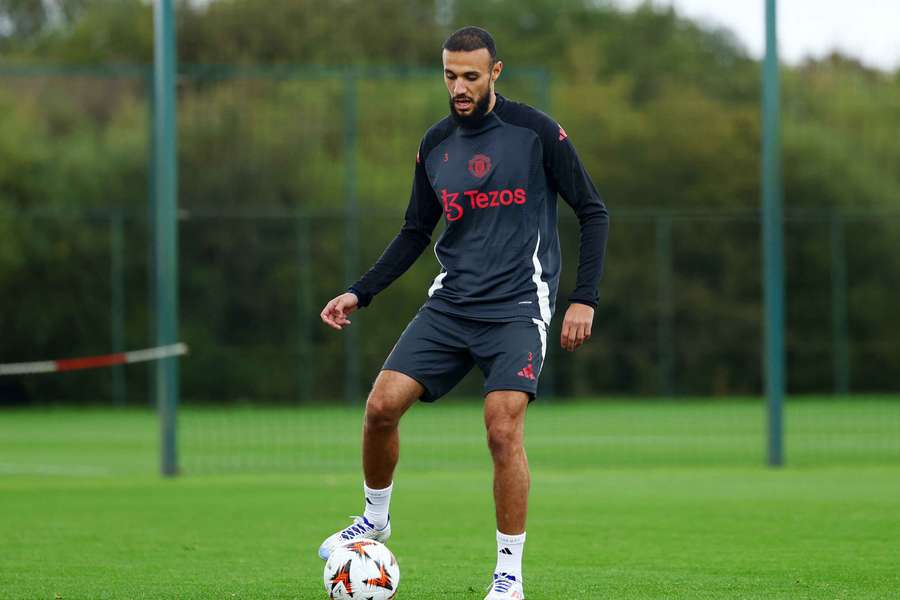 Mazraoui er startet inde i alle Manchester Uniteds syv Premier League-kampe i denne sæson.