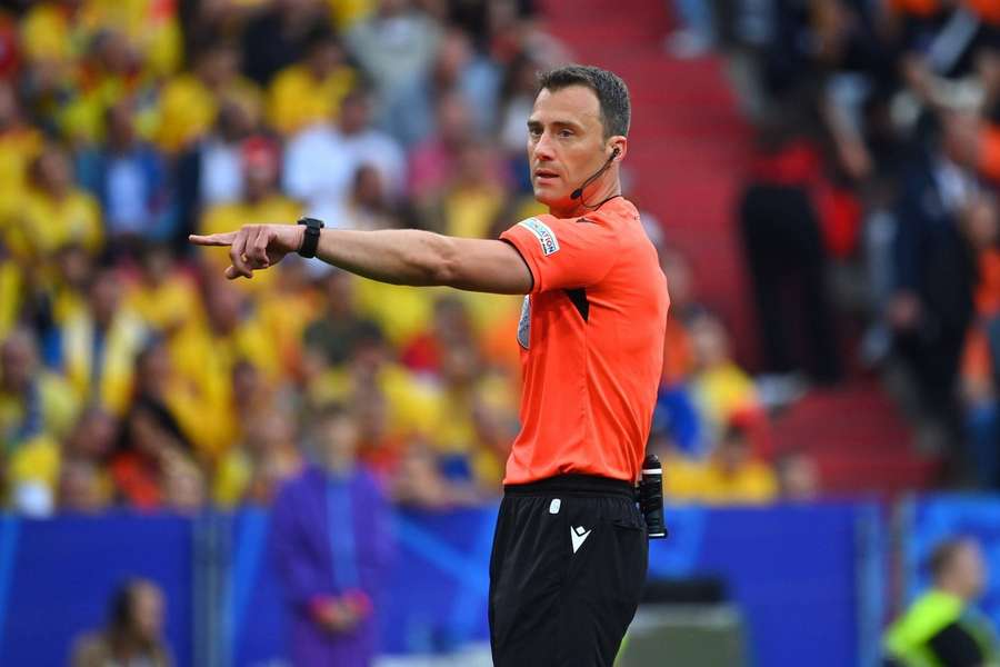 Felix Zwayer leitet das heutige Halbfinale zwischen der Niederlande und England.