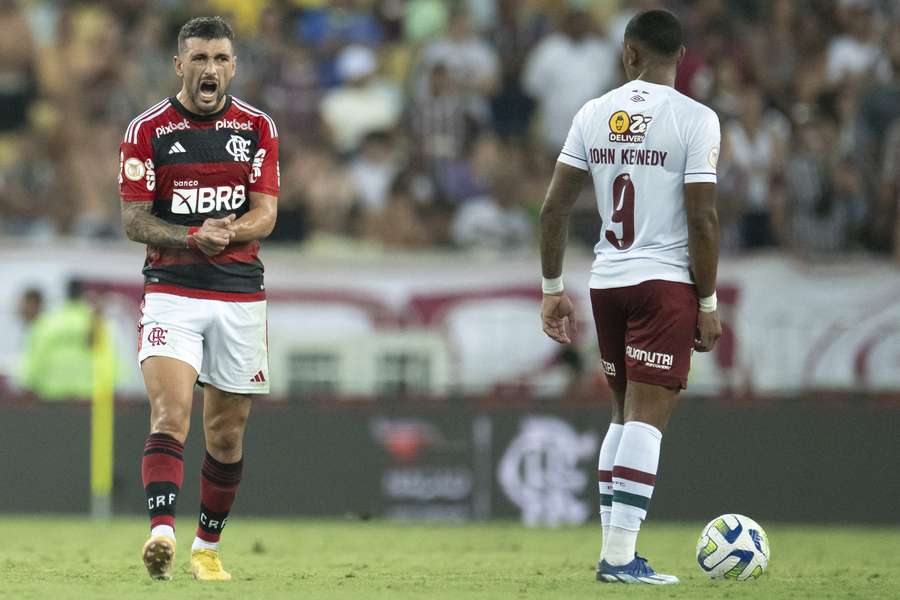 Arrascaeta comemora gol do Flamengo no primeiro tempo