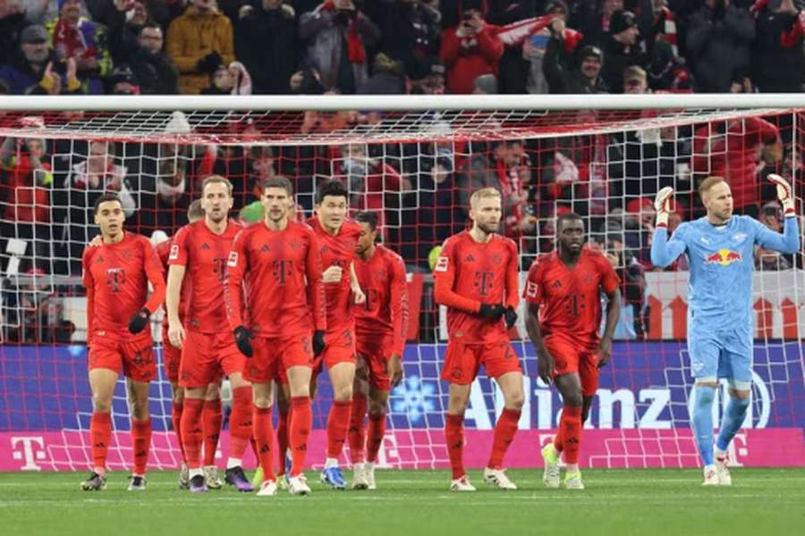 Vendaval ofensivo do líder da Bundesliga em Munique