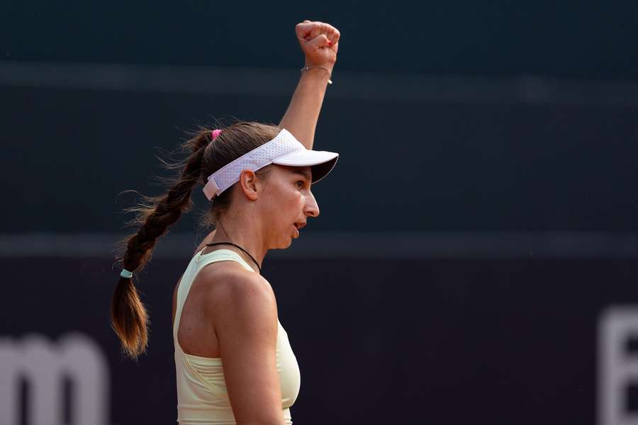 Korpatsch feiert ihren Titel in Hamburg