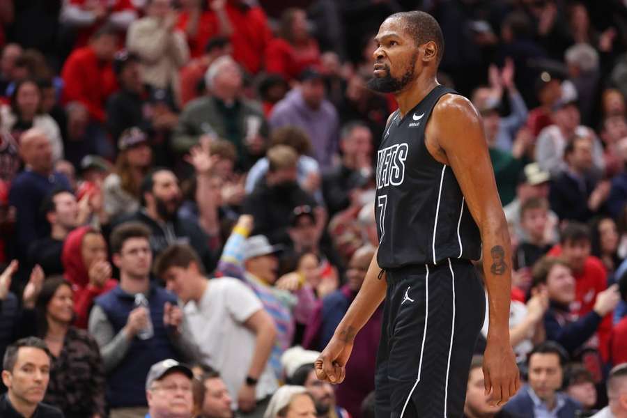 Kevin Durant será reavaliado pelo departamento médico dos Nets