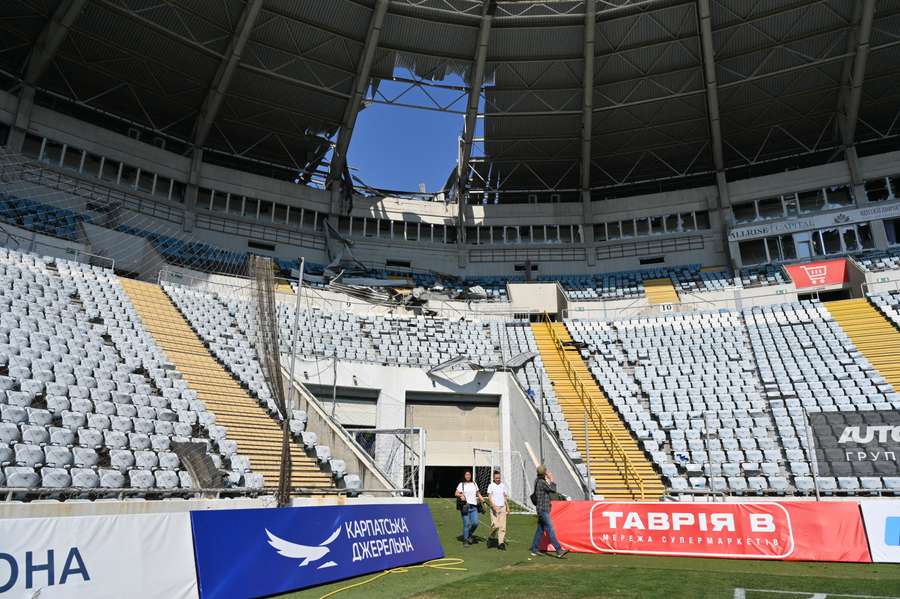 Bombardeamento fez estragos no estádio Chornomorets Bombardeamento fez estragos no estádio Chornomorets