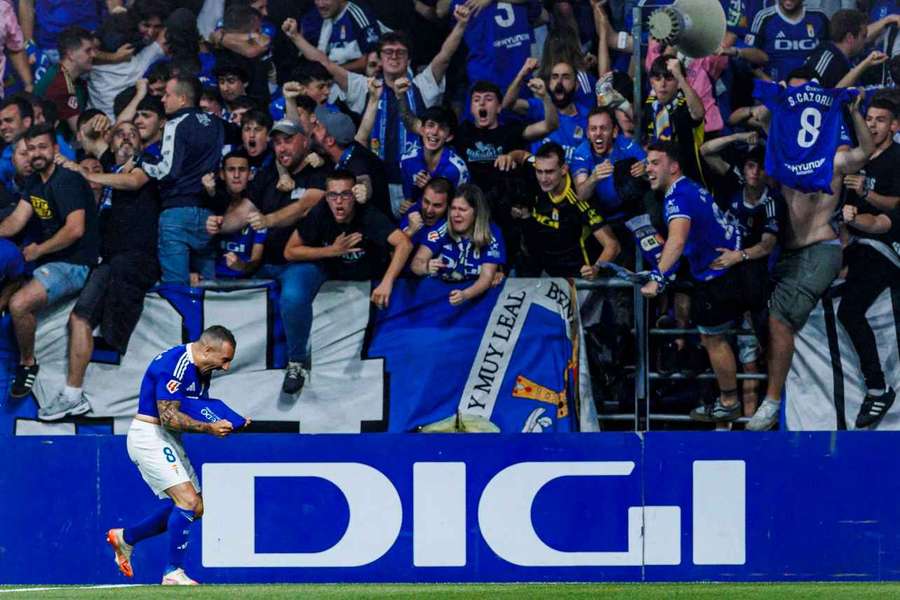 Cazorla dostal Oviedo zpět do La Ligy.