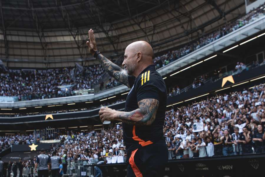 Sampaoli tenta tirar Galo de buraco na temporada