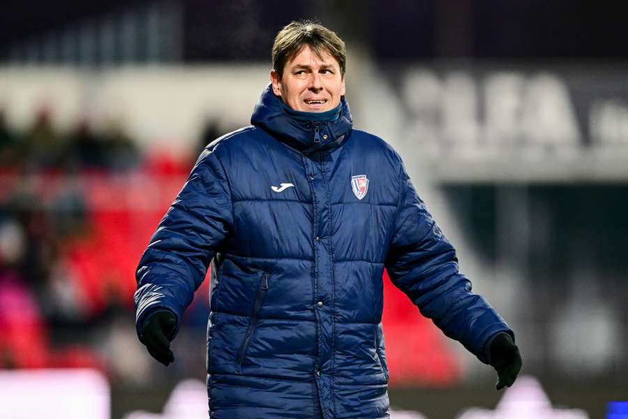 Trousil naposledy oloupil o body Spartu. Trousil naposledy oloupil o body Spartu.