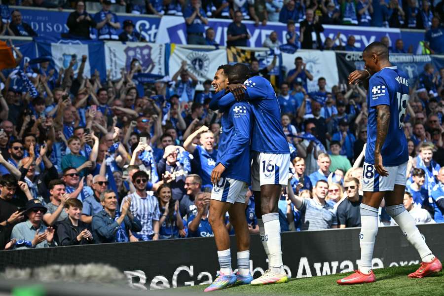 Ndiaye célébré par Goodison Park ce dimanche.