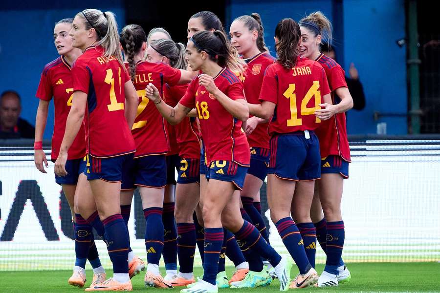 Jogadoras espanholas festejam a goleada diante do Panamá