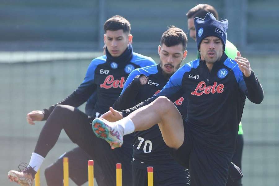 Napoli é apontado como o favorito em duelo com o Frankfurt