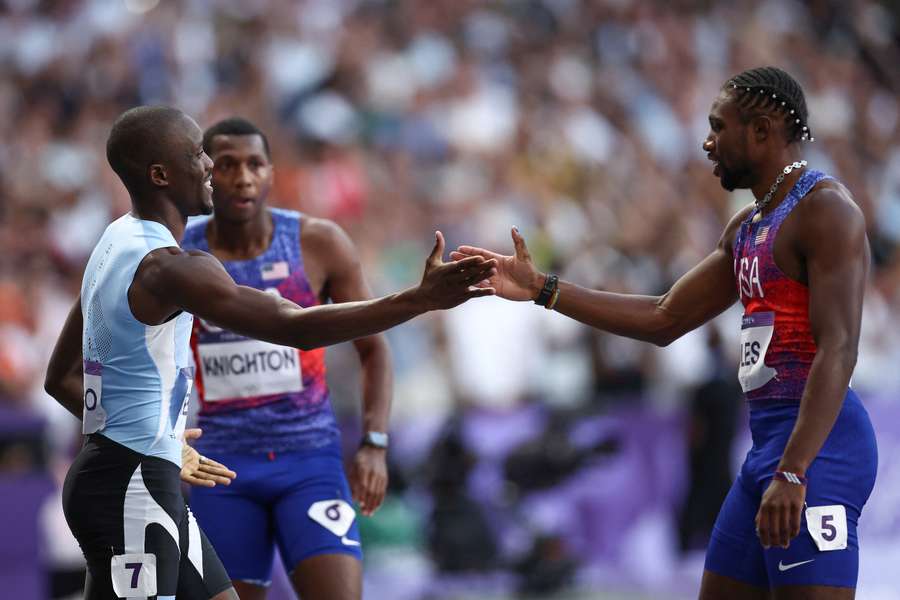 Tebogo y Lyles, después de la carrera.