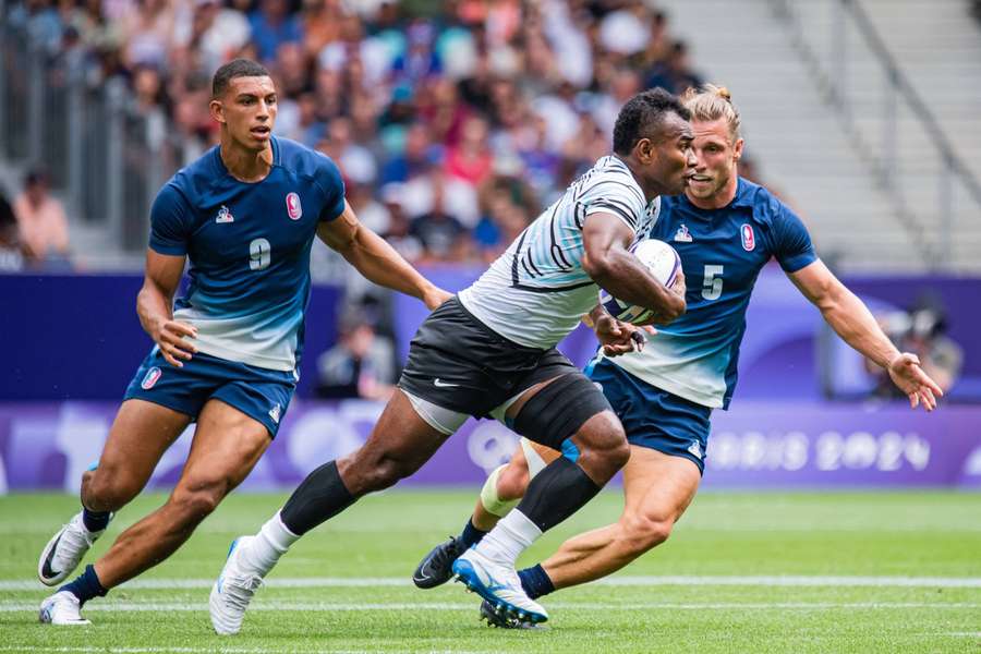 Oogverblindend Fiji verslaat gastland Frankrijk in Olympische rugby sevens