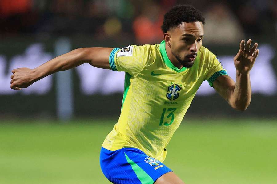 Vitinho durante jogo entre Bolívia e Brasil, na última rodada das Eliminatórias