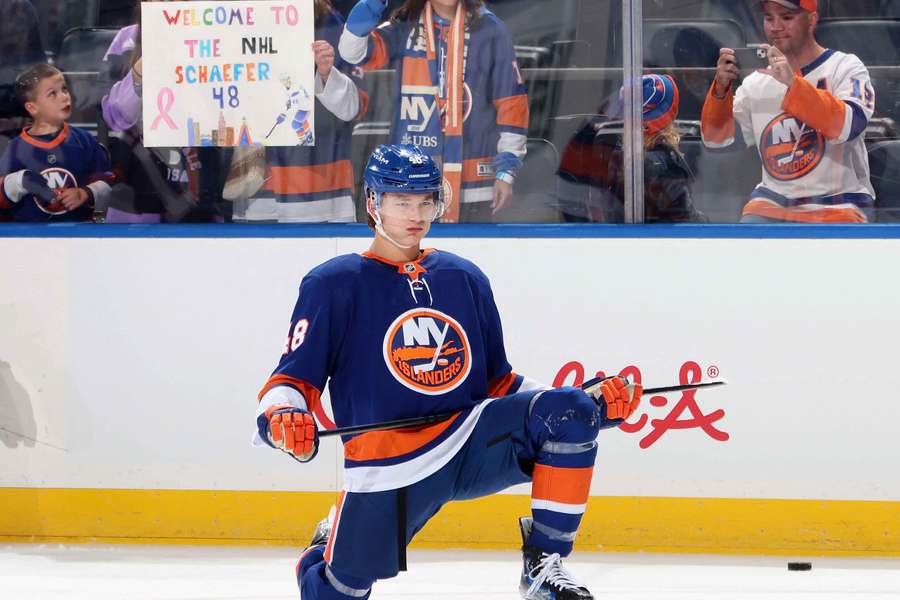 Islanders' Matthew Schaefer warms up before a preseason game (2025)