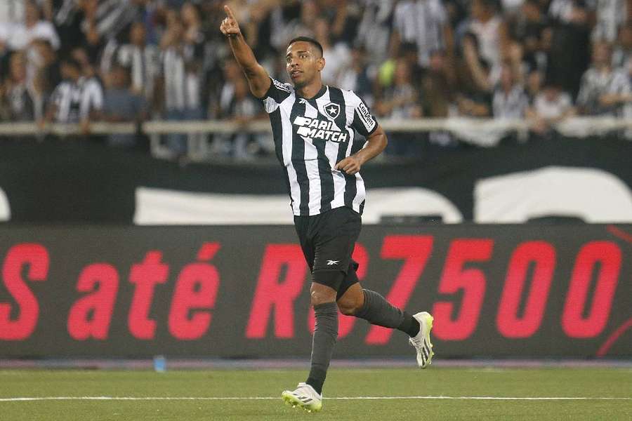 Victor Sá fez o primeiro do Botafogo contra o Internacional