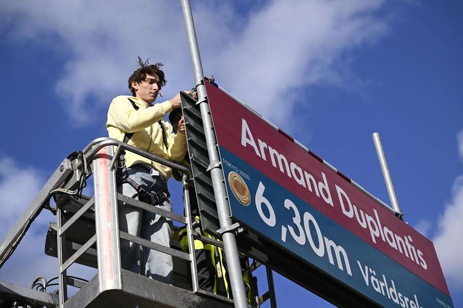 Armand Duplantis é favorito indiscutível face ao jovem italiano Matteo Furlani, o campeão do salto em comprimento Armand Duplantis é favorito indiscutível face ao jovem italiano Matteo Furlani, o campeão do salto em comprimento