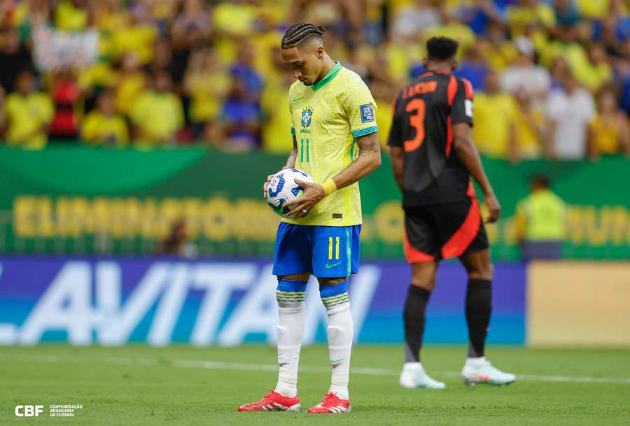 Raphinha abriu o placar em Brasil 2x1 Colômbia Raphinha abriu o placar em Brasil 2x1 Colômbia