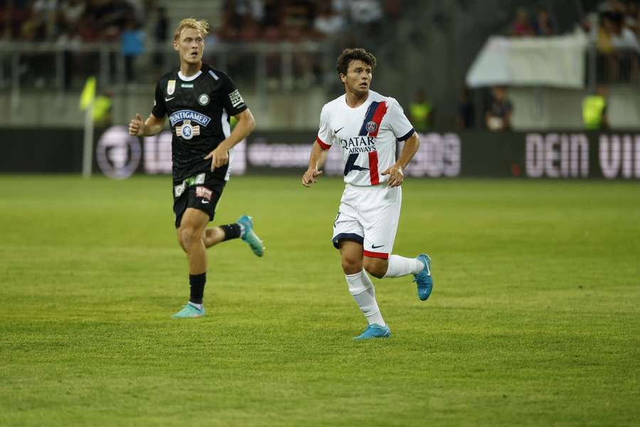 João Neves fez 30 minutos pelo Paris Saint-Germain