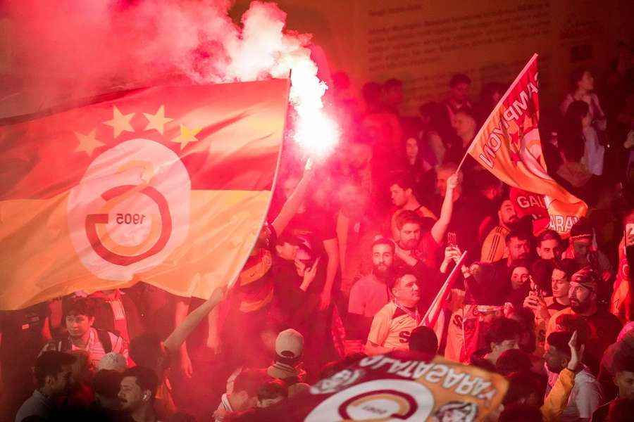 O Galatasaray protestou penálti assinalado a favor do Fenerbahçe