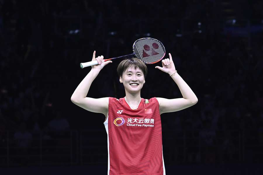 China overpower Denmark at Sudirman Cup to take top group spot
