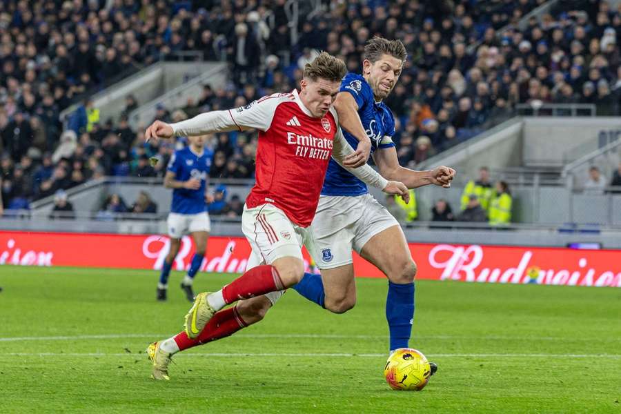 Arsenal's Viktor Gyokeres is challenged by Everton's James Tarkowski