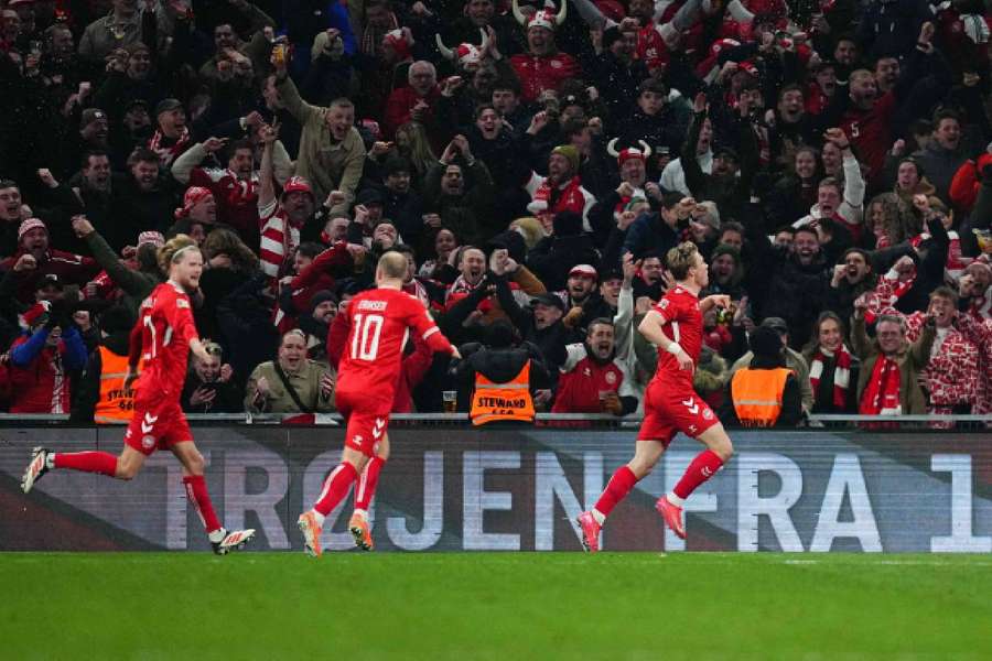 Hojlund celebrando su gol 
