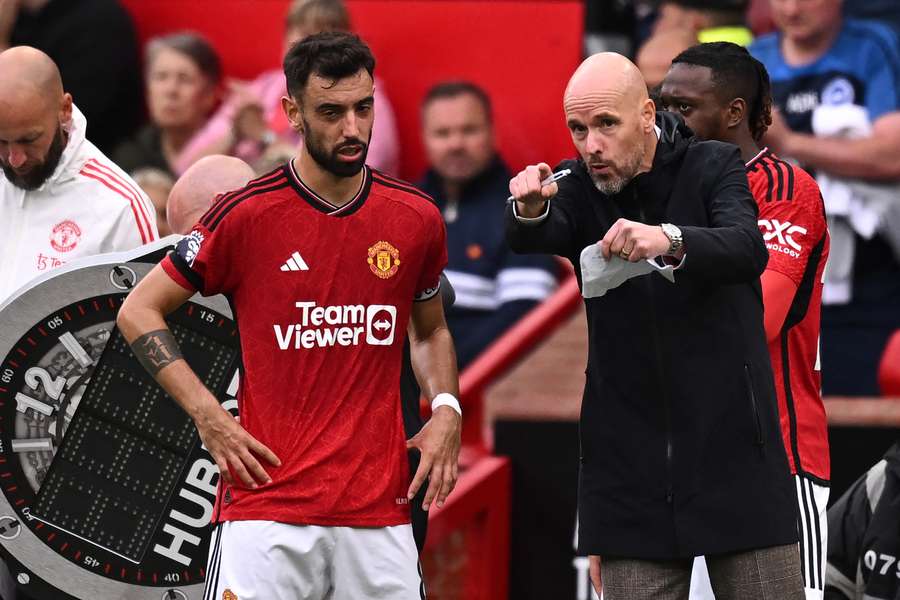 Manchester United's Dutch manager Erik ten Hag gives instructions to Manchester United's Portuguese midfielder Bruno Fernandes
