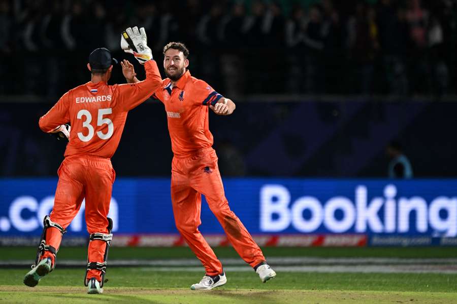 Netherlands' Paul van Meekeren (R) celebrates with captain Scott Edwards after taking the wicket of South Africa's Marco Jansen