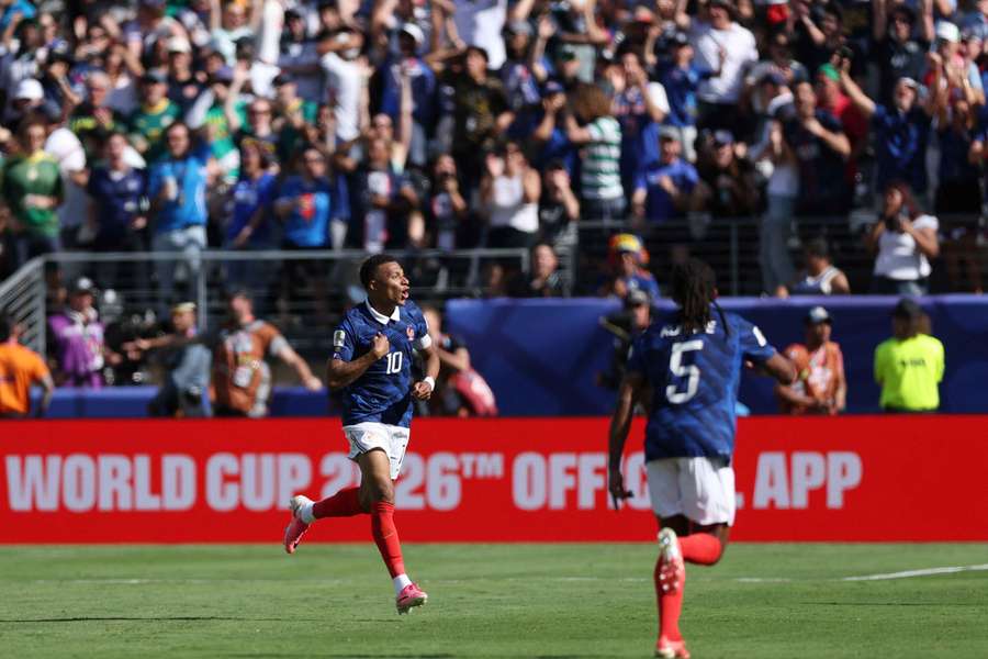 Mbappé slaví svůj druhý zásah.