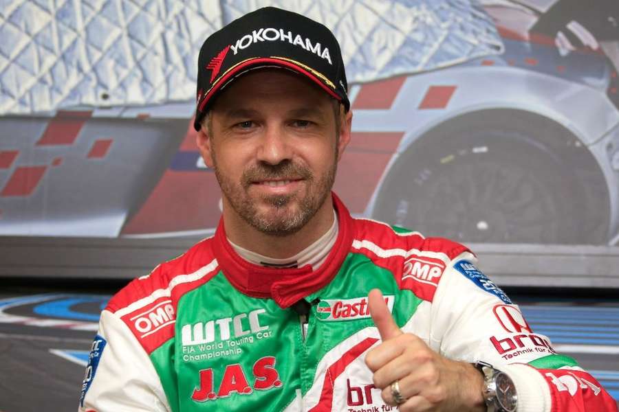Tiago Monteiro fechou época com 13.º na primeira corrida e 9.º na segunda Tiago Monteiro fechou época com 13.º na primeira corrida e 9.º na segunda