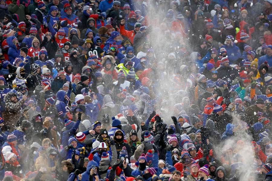 Iedere score of turnover werd door de fans van de Bills gevierd met sneeuw