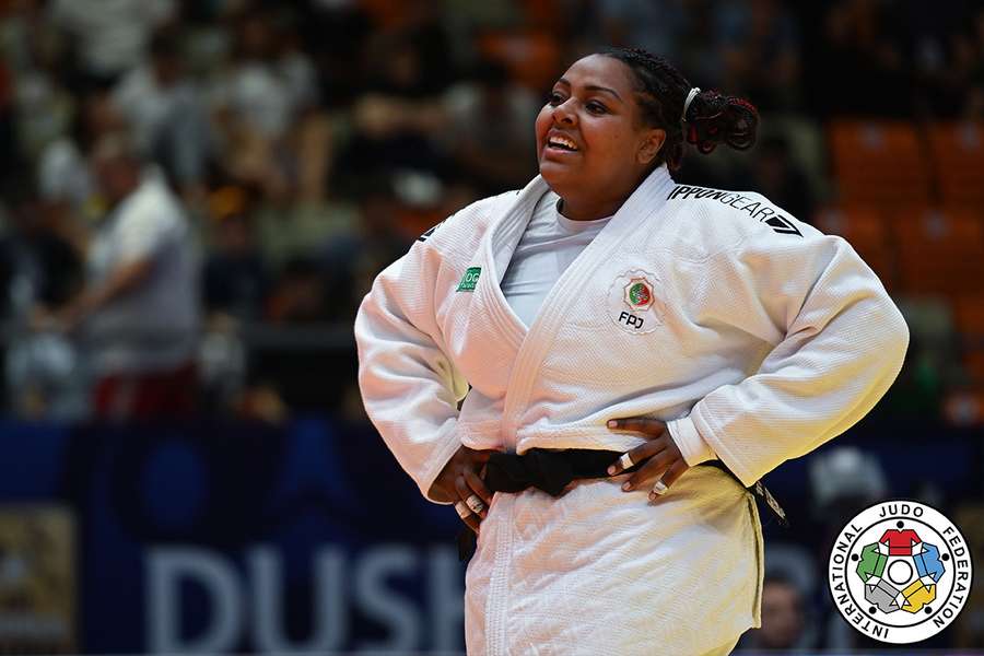 Na final, a judoca do Benfica pontuou para waza-ari a 01.31 minutos do final de combate