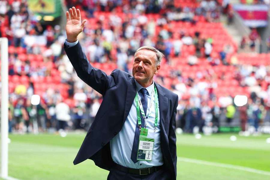 Luděk Mikloško prošlapal cestu českým brankářům do Premier League. Luděk Mikloško prošlapal cestu českým brankářům do Premier League.