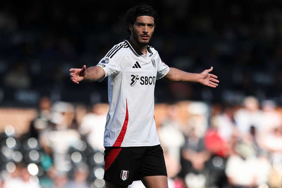 Raul Jimenez extends Fulham contract until 2026 