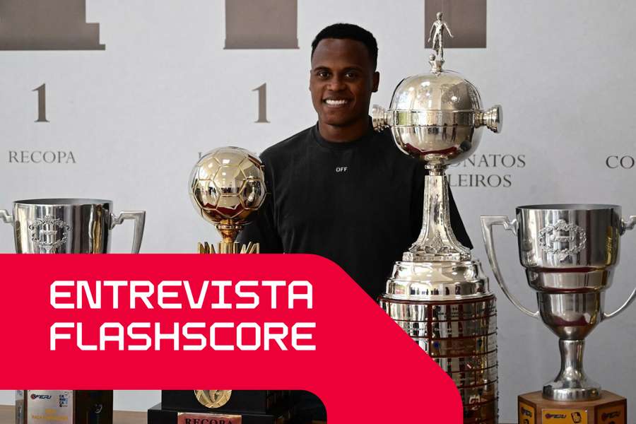Jhon Arias conquistou a Taça Libertadores e a Recopa Sul-Americana com o Fluminense em 2023 e 2024, respetivamente Jhon Arias conquistou a Taça Libertadores e a Recopa Sul-Americana com o Fluminense em 2023 e 2024, respetivamente