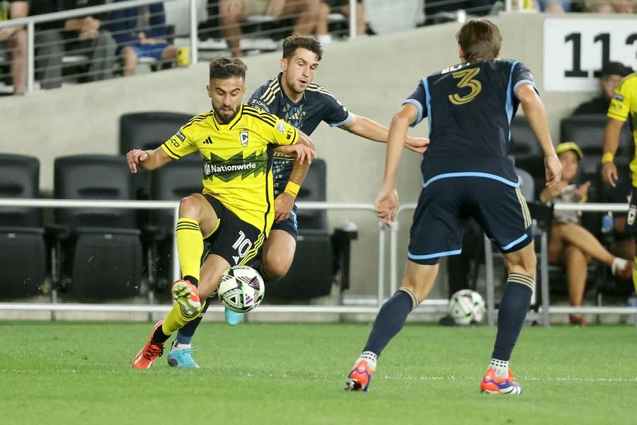 Diego Rossi in actie voor Colombus Crew tegen Philadelphia Union