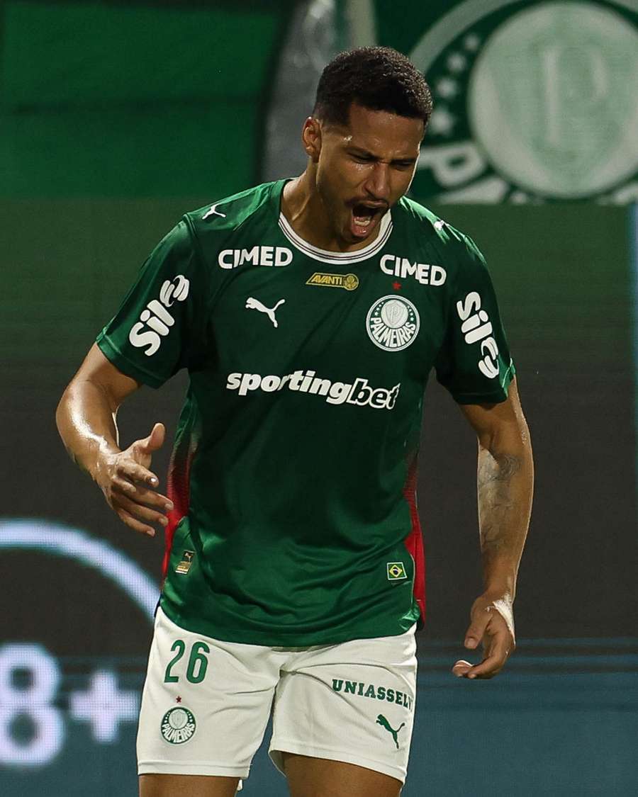 Murilo marcou e deu assistência em Palmeiras 5x1 Vitória