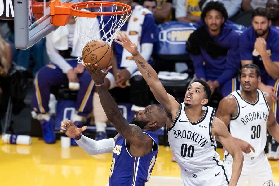 LeBron e Bronny James, autori del primo assist padre-figlio nella storia della NBA