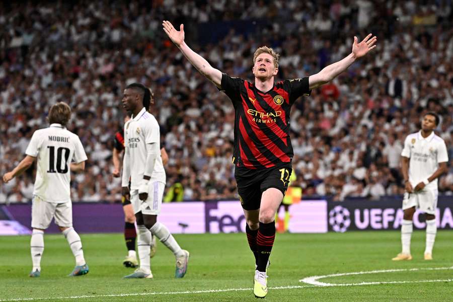 Manchester City's Belgian midfielder Kevin De Bruyne celebrates scoring his team's first goal during the UEFA Champions League semi-final first leg football match between Real Madrid CF and Manchester City