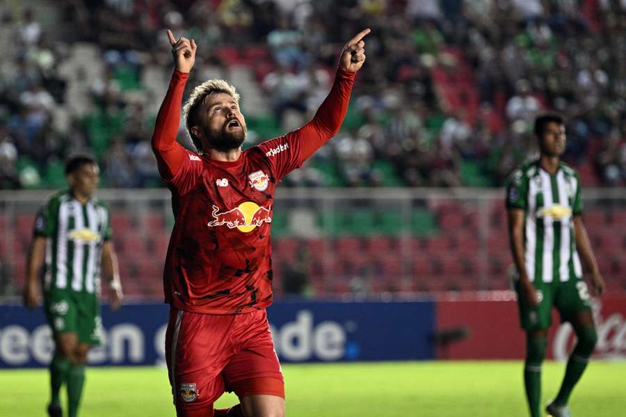 Sasha abriu o placar no jogo em território boliviano