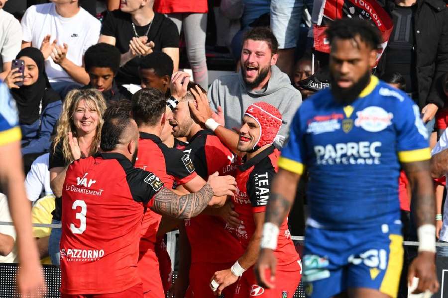 Raka tête basse, Toulon en phase finale.