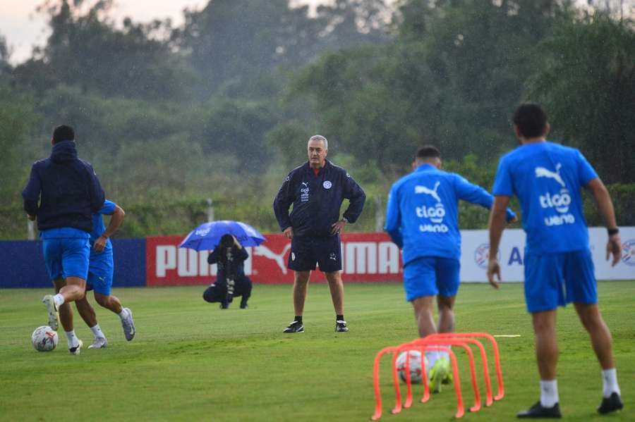 Alfaro, durante el entrenamiento con Paraguay Alfaro, durante el entrenamiento con Paraguay