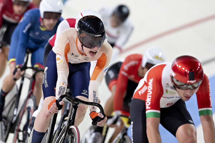 Heijnen bezorgt Nederland eerste medaille bij EK baanwielrennen in Zwitserland