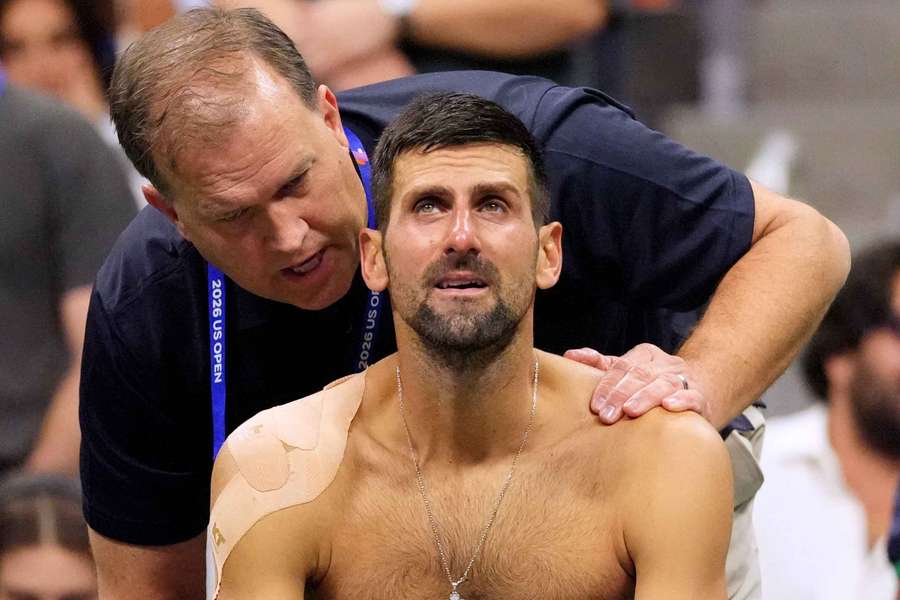 Novak Djokovic recibe atención médica durante su partido ante Mariano Navone en el US Open Novak Djokovic recibe atención médica durante su partido ante Mariano Navone en el US Open