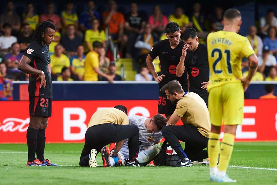 Ter Stegen deixou o relvado lesionado