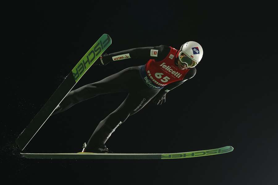 Stoch i Tomasiak w dwudziestce na inaugurację sezonu, wygrał Daniel Tschofenig