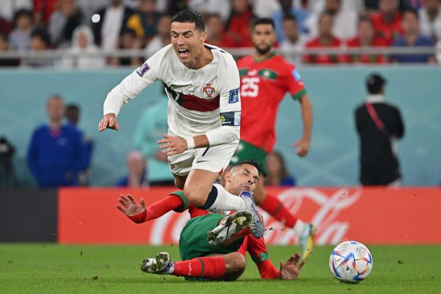 Ronaldo, pus la pamant, in sferturi, de Maroc