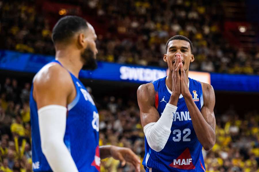 Les Bleus battent la Suède et sont tout proches du Mondial
