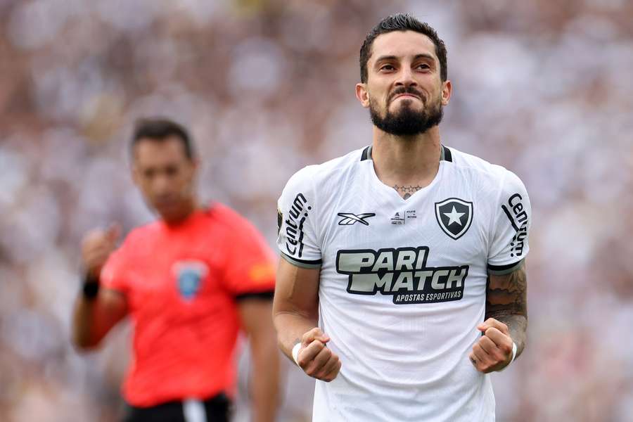 Alex Telles fez o segundo gol do Botafogo na final da Libertadores