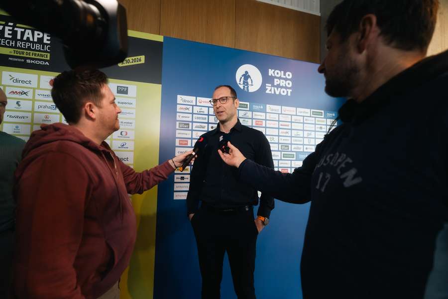 Petr Čech během rozhovorů na tiskové konferenci.