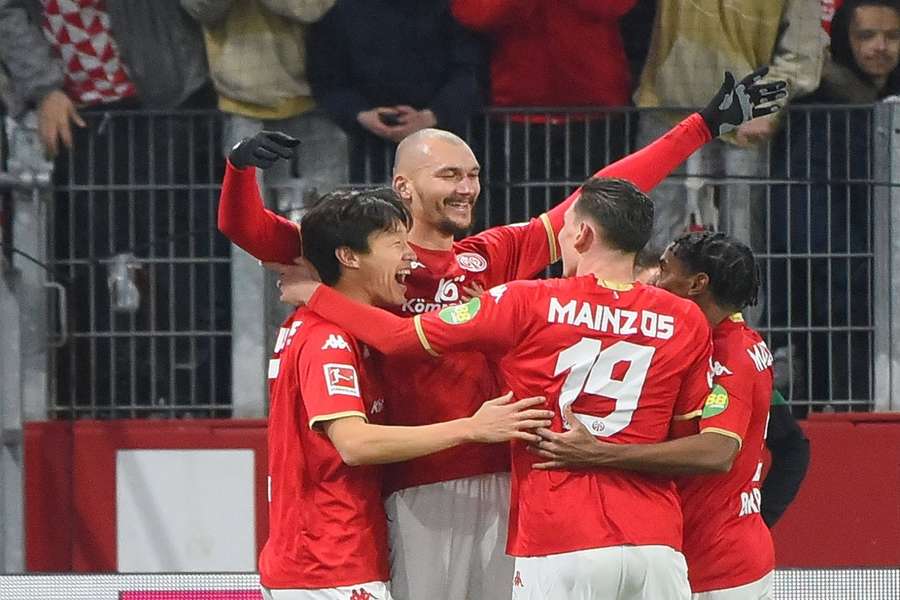I giocatori del Mainz esultano